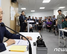 [단독]"보조금으로 사회적기업 직원 '월급' 지원…내년엔 확 깎는다"