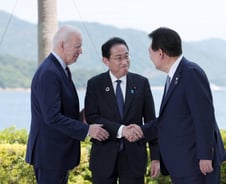 "한미일, 반도체·광물 공급 정보 공유한다…정상회의서 합의"