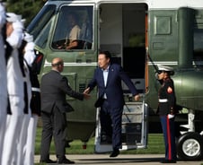 尹대통령, '노타이'로 캠프 데이비드 일정 돌입…카트로 이동