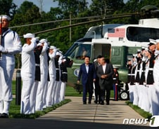 바이든 美대통령 "한·일 지도자의 용기에 감사…역사적 진전"