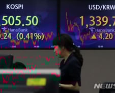 "성과 멀었다" 회사 손사래 쳤지만…양자컴퓨터주 무더기 상한가