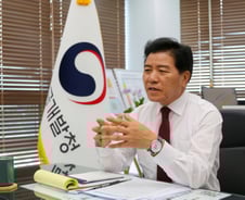 '10조 영업맨' 새만금 미래 새로 쓴다…김경안 청장은 누구?