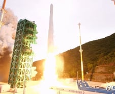 이미 열걸음은 늦은 韓, '우주 소부장' 돌파구 될까