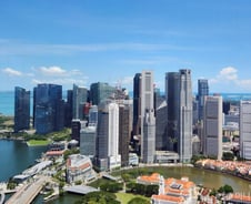 출산율 1.1 싱가포르, 30년만에 인구 61% 늘린 비결