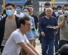 "시한폭탄"일까 vs "2년 조정"일까…앓는 中경제 두 진단