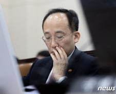 "내년도 우울한 세수"...올해보다 33조 줄어든 367조