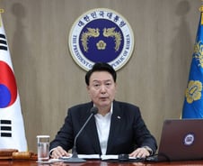 尹대통령, 총선용 '퍼주기 예산' 거부…23조 지출 구조조정 단행