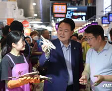 尹대통령 지지율 1%p 내린 33%…민주 27%, 尹정부 출범 후 최저