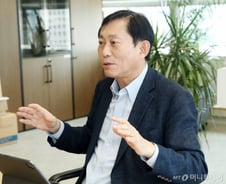 "국산AI 키우려면…'성공률 높은' 일거리 줘야"