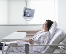 입원환자 앞 모니터, 클릭하면 의사·보호자 등장…이 병원은 어디?