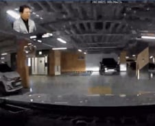 [더영상] 주차장 바닥에 엎드린 6살 '역과사고'…음주차 추격전에 목숨 건 '달리기'