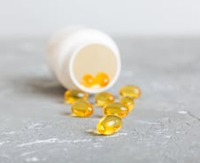 "오메가3도 효과 없대"…이 말에 지방 끊었다간 빨리 늙어요