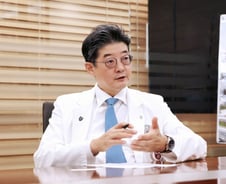 진료실 앞 '뻗치기'는 옛말, 수납도 딱 한 번만…환자 시간 아낀 '이 병원'