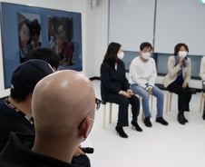 "낙엽따라 우수수" 탈모인 떠는 가을…머리 감을 때 '이것' 필수