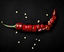 땀 뻘뻘 '맵부심' 열풍…"속 건강에 치명적" 암까지 부른다