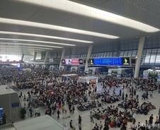 中 '12일' 황금연휴 온다…증시 휘청여도 쭉쭉 뻗어가는 이 종목