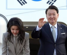 尹대통령 지지율 1.2%p 내린 35.5%…與 35% vs 민주 46%