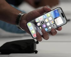 사거나, 죽거나…애플, 얄팍한 '죽음 마케팅'