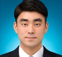 [기자수첩] '뚜벅이' 민주당 의원, 요즘 차를 타는 이유