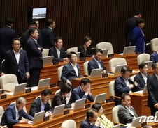 "대표이사가 동문이래"…갈 곳 잃은 개미들 정치테마주에 '우르르'