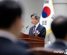 "우린 김명수 때 동의했다"…6년마다 전쟁, 대법원장 잔혹사