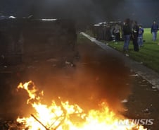 축구장이 지옥이 돼 버렸다...최루탄 발사에 수백명 압사당해[뉴스속오늘]