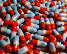 美 국민해열제 캡슐 열었더니 청산가리…한 동네 7명 죽었다 [뉴스속오늘]