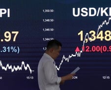 코스피 2460선으로 후퇴…오르는 건 환율뿐?