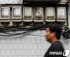 숨만 쉬어도 하루 이자 '70억'…빚더미 한전, 또 역마진 위기