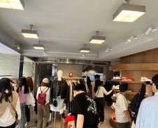 [르포]"충동구매 하게 만드네요"…성수동에 MZ 특화 편집숍 떴다