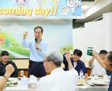 수당 늘리고 멘토단 운영..총리·서울시장도 '자립준비청년' 손 잡았다