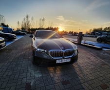 [시승기] 슈트 입은 짐승男…돌아온 BMW 5시리즈 '반전 매력'