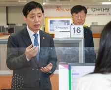 "서민 위한다"는 최고금리 20%의 딜레마