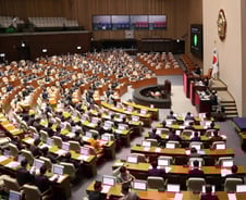 내년 총선 누구 뽑겠나?…"정권 견제" 53% vs "정권 안정" 40%