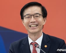 방문규 산업장관 "수출 확대·원전 복원·첨단산업 초격차 정책 강화"