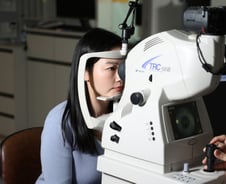 "노화 때문" 쉽게 봤다 실명까지?…"눈앞에 벌레" 이럴 땐 안과 가야