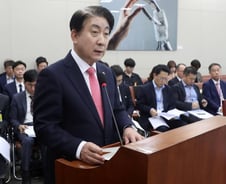 이동관 "SKB-넷플 합의, 발전적 방향...OTT 분담금 징수 추진"