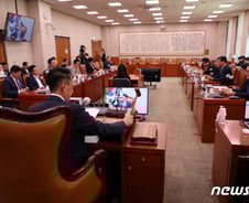 국감 이틀째…법사·정무·과방위 등 8개 상임위서 여야 난타전 예고