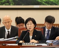 野 "오염수 방류서 환경부 직무유기"…한화진 "국내 영향적어"