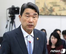 이주호 "사교육 카르텔 뿌리뽑아야, 학폭 근본 대책 마련할 것"