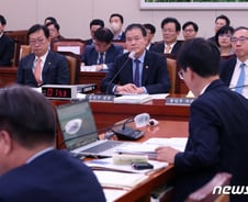 불타는 이스라엘 건물들, 불붙은 남북 군사합의 논란