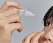 "눈 뻑뻑해" 시도 때도 없이 넣은 인공눈물…오히려 눈 건강 망친다