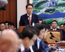 휴게소 떡꼬치 4000원인데…함진규 도공 사장 "비싸지 않다"