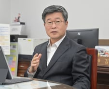 "특색 콘텐츠 갖춘 전통시장이 지역경제 활성화 이끌 것"