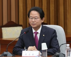 與류성걸 "文정부 가중치? 통계 쪼물딱거리려 숫자 만든 것"