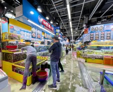 [르포]'반값 킹크랩' 가락시장 달려갔다…"6인 가족 간만에 파티"