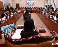 네이버에서 산 가짜향수에 소변 '둥둥'…"위조상품 유통 막아야"