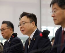 결막염 하나로 병원 9곳 '비대면 의료쇼핑'…"불법진료 엄정대응"