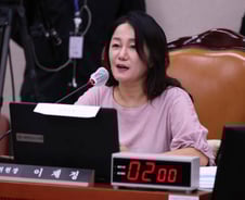 "천공 말 들었나" "괴담 유포 그만"…중기부 국감, 'R&D 삭감' 공방