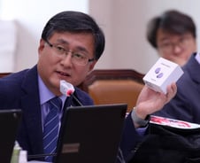 "짝퉁 '갤럭시 버즈2'가 中서 버젓이...코트라 적극 대응 필요"